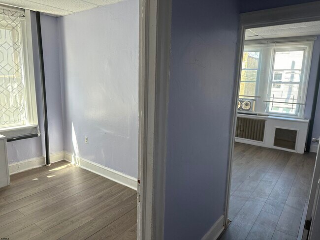 Building Photo - 716 Drexel Ave