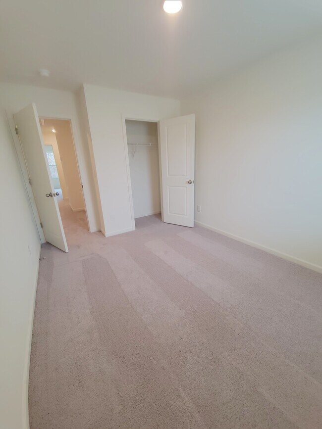 Building Photo - 1122 Tofino Dr