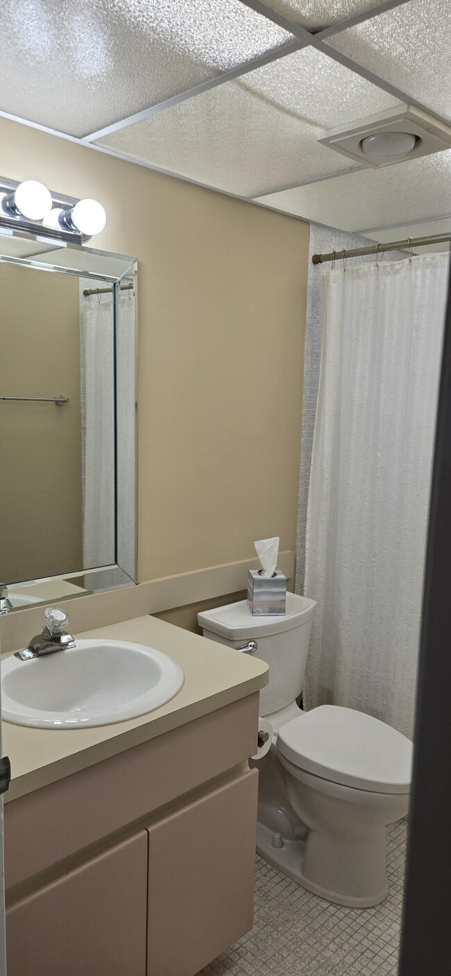 Building Photo - 43 Burgundy A