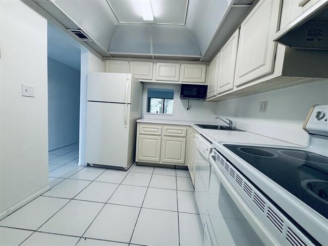 Foto del edificio - 7925 Fairview Dr