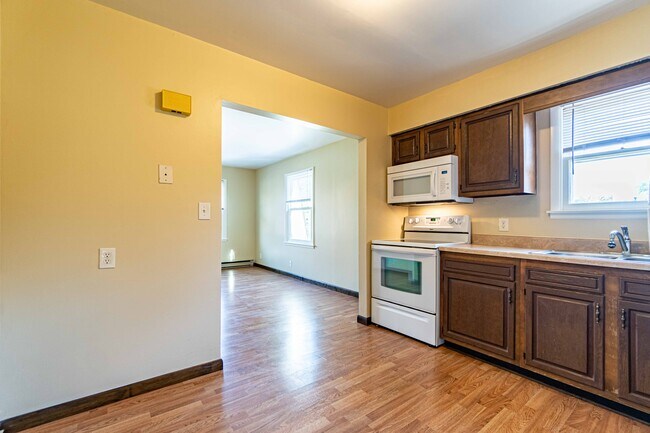 Building Photo - 1515 Golfview