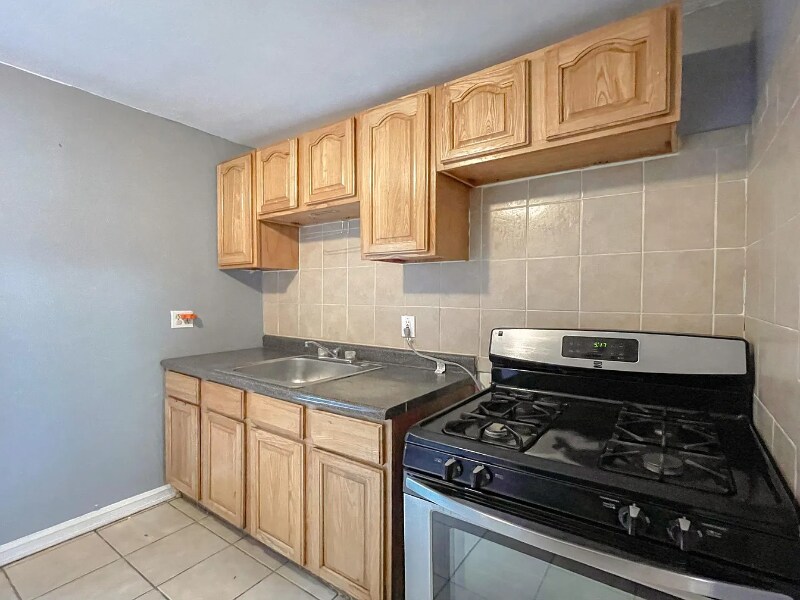 Primary Photo - 160-28 75th Rd