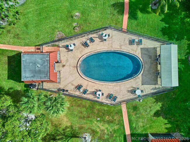 Foto del edificio - 12021 W Greenway Dr