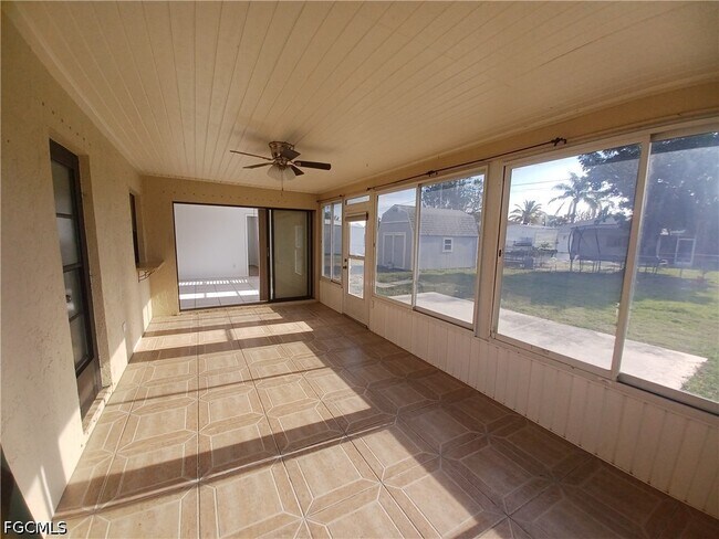 Foto del edificio - 3305 SW 7th Pl