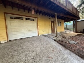 Building Photo - 729 Willow Wy