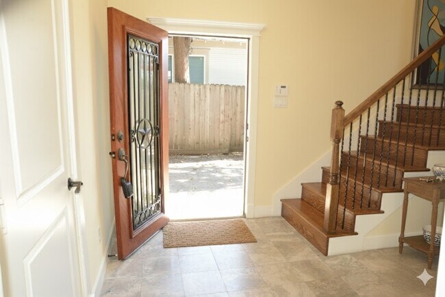 Foto del edificio - 615 W 27th St