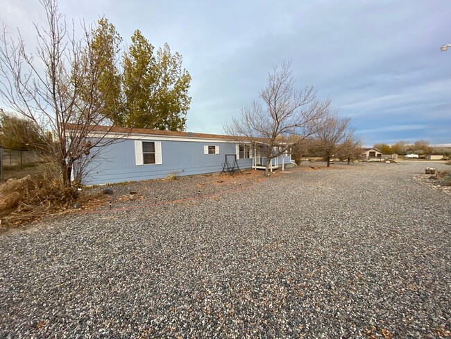 Foto del edificio - Semi-Rural 3 Bedroom 2 Bath Mobile Home wi...