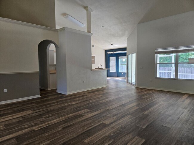 Foto del edificio - Spacious 4-bedroom, 2-bath home located in Portofino community