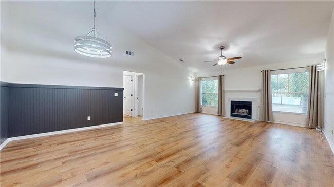 Building Photo - 315 S Edison Ave
