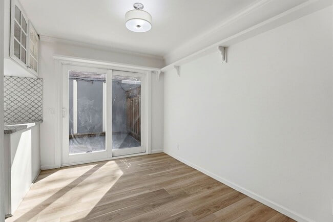 Foto del edificio - Freshly Renovated Single-Family Townhouse for Rent