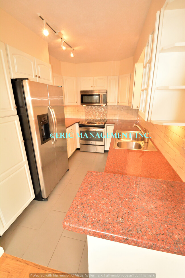 Kitchen with Granite - 41 Park St