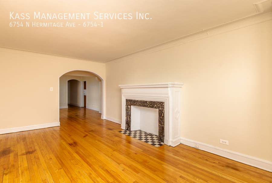 Primary Photo - 6754 N Hermitage Ave