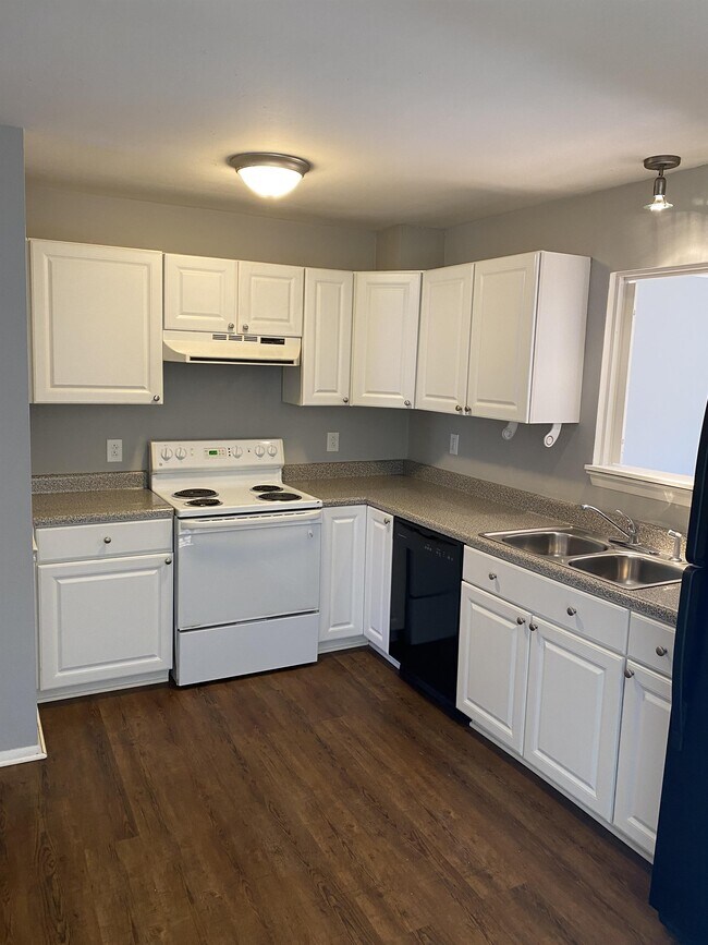 Foto del edificio - 400 Cedarbrook Ct