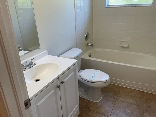 Building Photo - 13207 Old Florida Cir