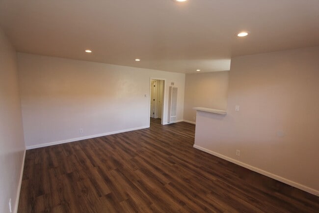 Building Photo - DON’T LIVE ABOVE OR BELOW ANYONE…NEWLY REN...