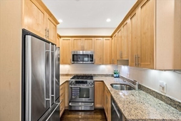 Primary Photo - 76 Sewall Ave