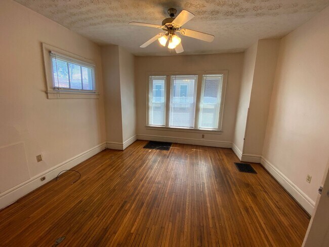 Foto del edificio - E 19th Ave 314-316 NPR