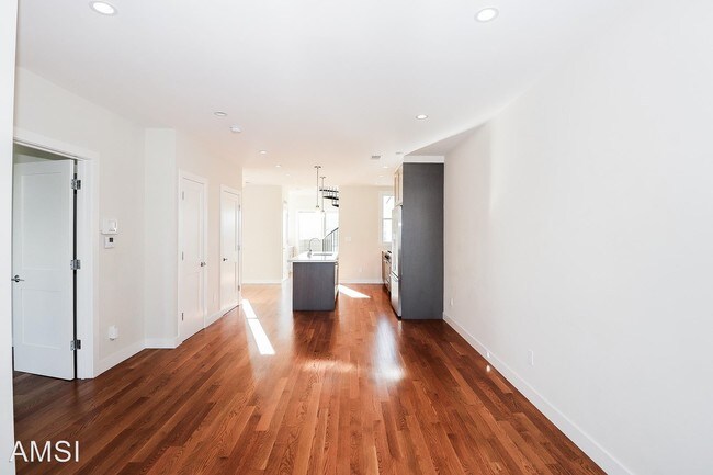 Building Photo - 2 br, 2 bath Apartment - 906 Rhode Island
