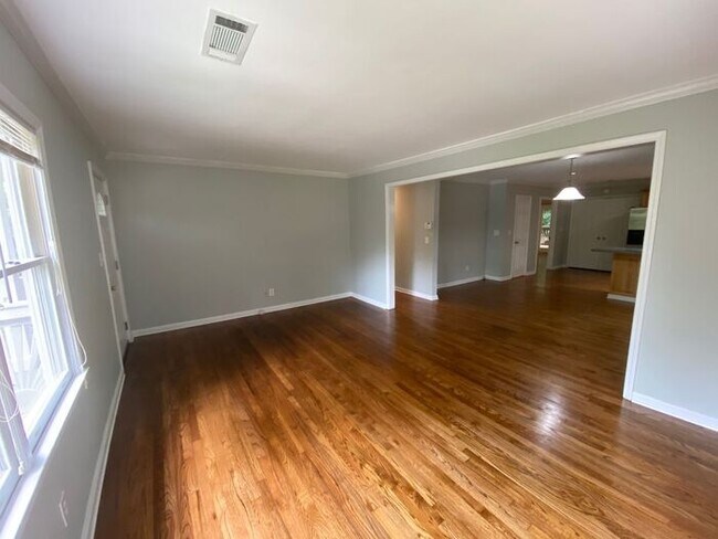 Building Photo - 1276 Woodland Ave SE