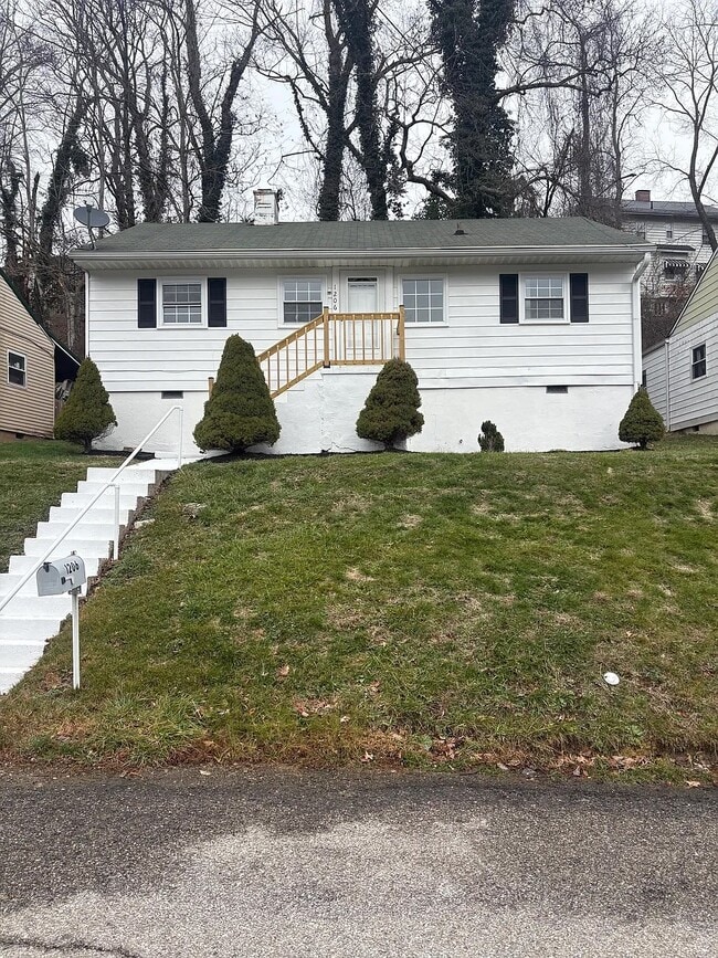 Building Photo - 1206 Ashwood Rd