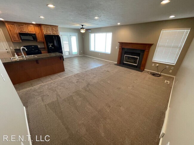 Building Photo - 5 br, 3 bath House - 11349 S. Mariposa Way...