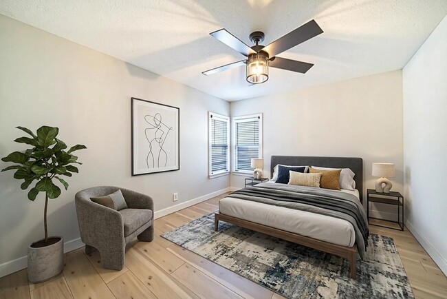 Building Photo - 714 Villa St