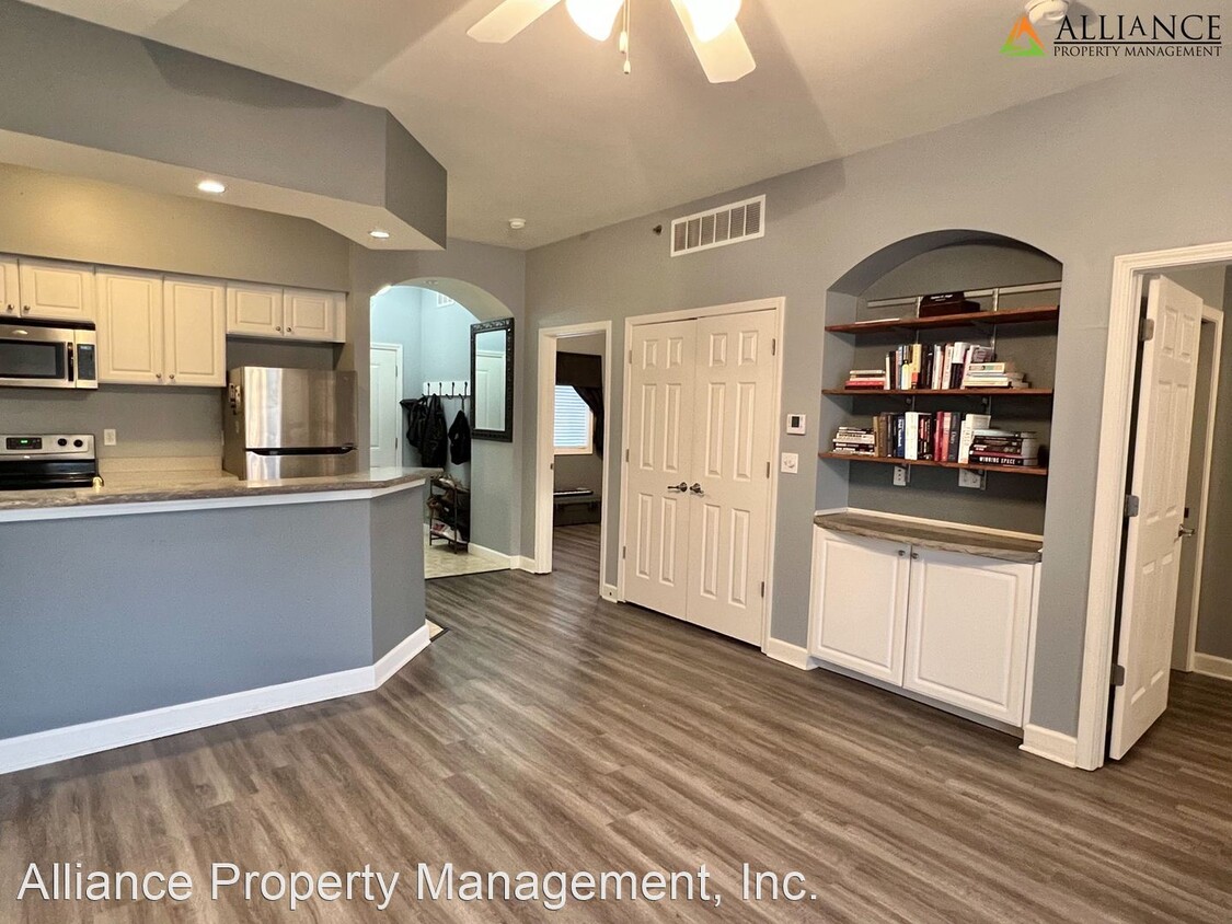 Primary Photo - 2 br, 2 bath House - 2211 College Ave. #103