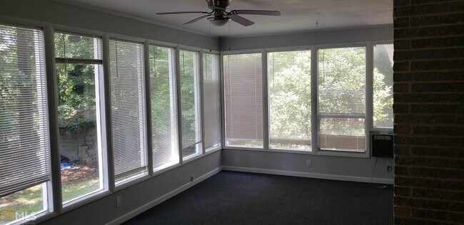 Foto del edificio - 345 Fielding Ct SW