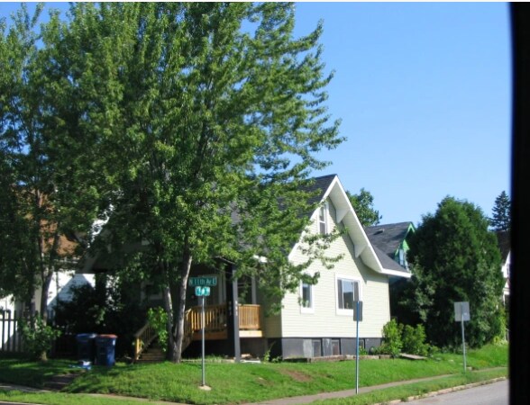 Foto del edificio - 902 N 11th Ave E