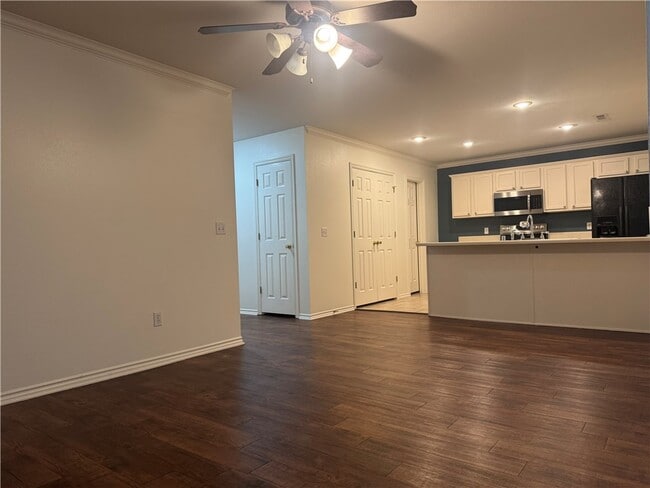 Building Photo - 1584 Willowbrook Dr