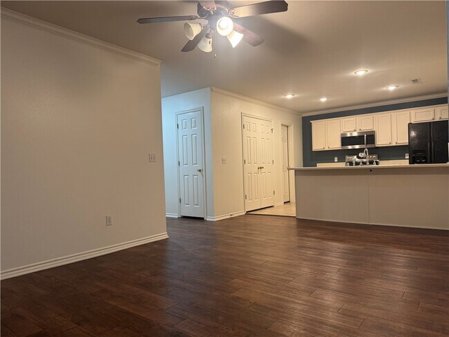 Foto del edificio - 1584 Willowbrook Dr