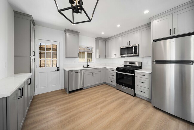 Kitchen - 1304 N Cordova St