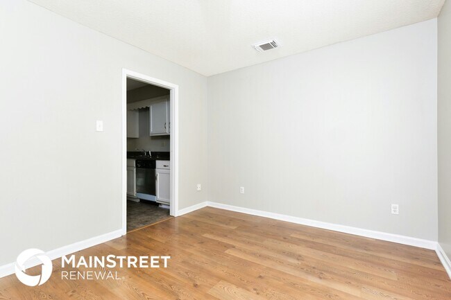 Foto del edificio - 6826 Bainbridge Dr
