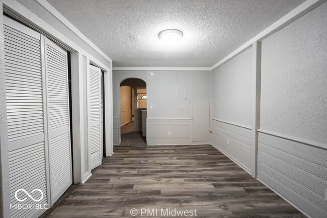 Building Photo - 240 N Beville Ave