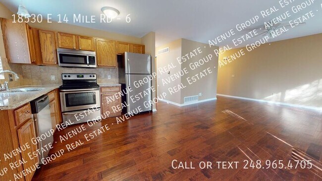 Foto del edificio - 18530 E 14 Mile Rd