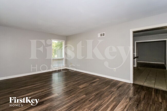 Foto del edificio - 5183 Warfield Dr
