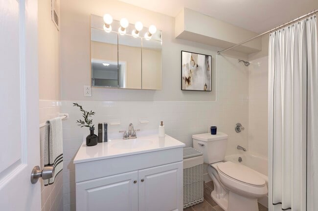 Foto del edificio - Hampton House Apartments