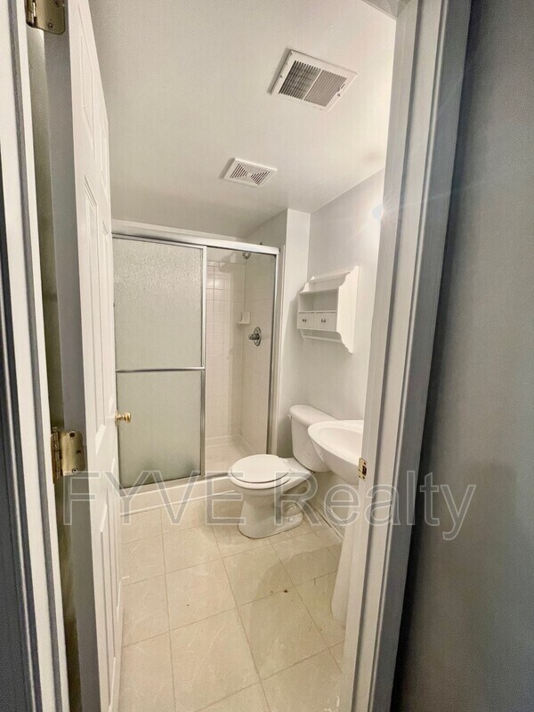 Foto del edificio - 106 Blossom Ln