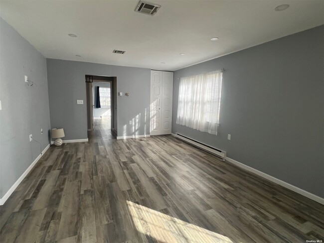 Building Photo - 421 Weymouth Ct