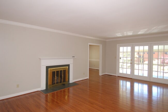Building Photo - 926 Blenheim Dr