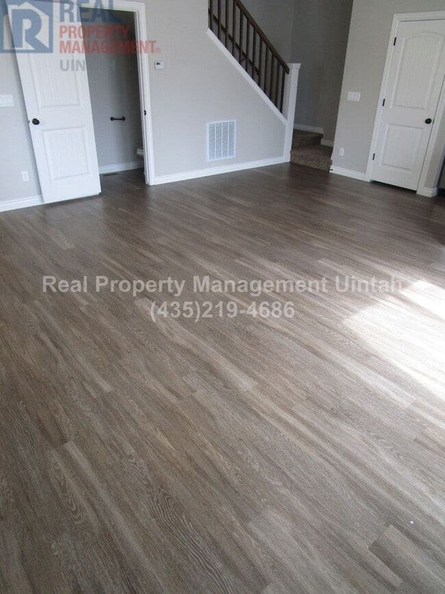 Foto del edificio - 3 bed 2.5 bath townhome in Fox Run