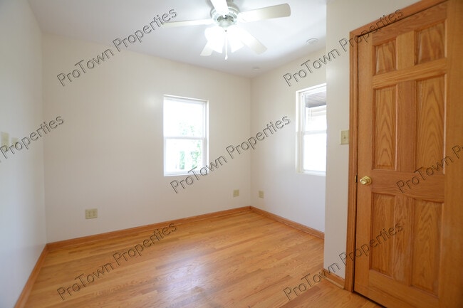 Building Photo - 213 Hyde Park St