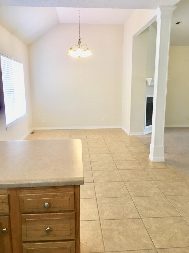Building Photo - Beautiful Home In A Peaceful Residential N...