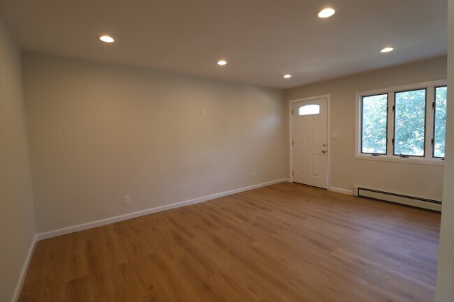Building Photo - 89 4th Ave