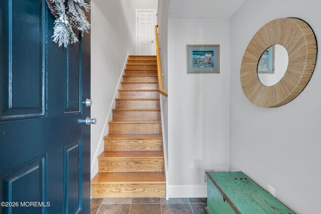 Building Photo - 23 E Mnr Sq