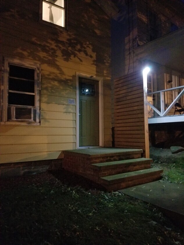 Primary Photo - 17 Lathrop St