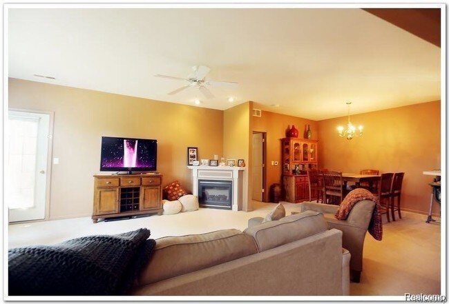 Building Photo - 10107 Chesapeake Cir