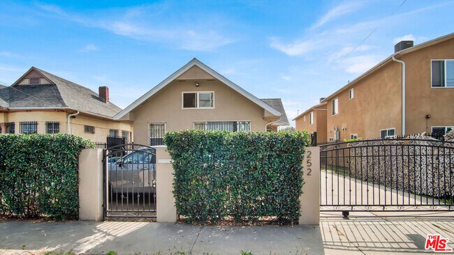 Building Photo - 252 E 47th St