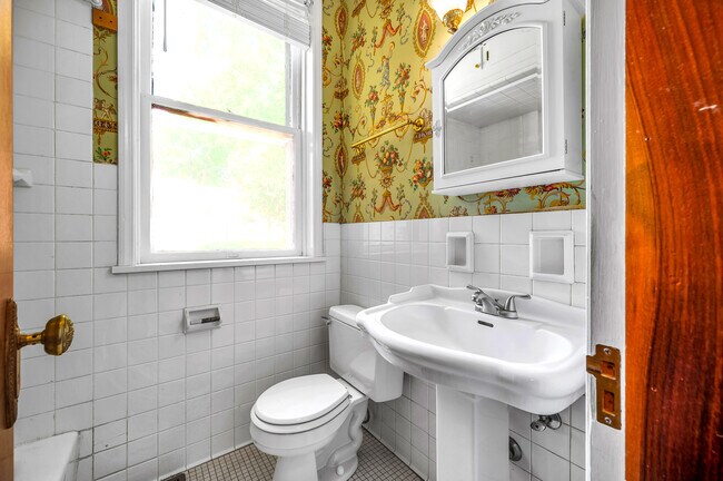 Foto del edificio - 511 W High St