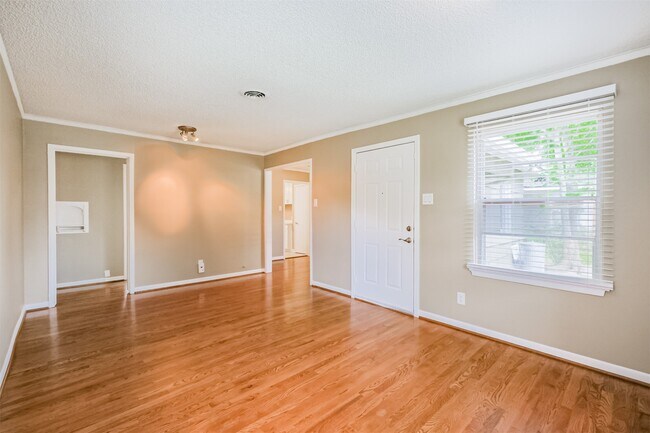 Foto del edificio - 4613 Braeburn Dr